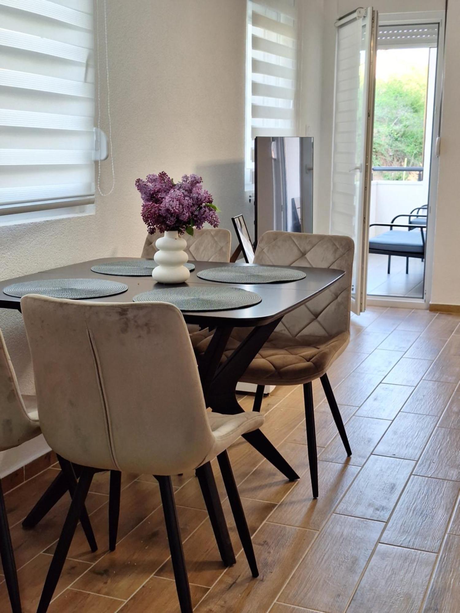 Win Apartment *